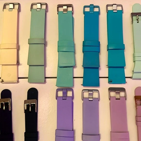 Fitbit Versa Watch + Band Bundle + Charger + Screen Protectors - Picture 5 of 12